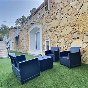 https://charmant-logement-avec-piscine.fr-provencehotel.com